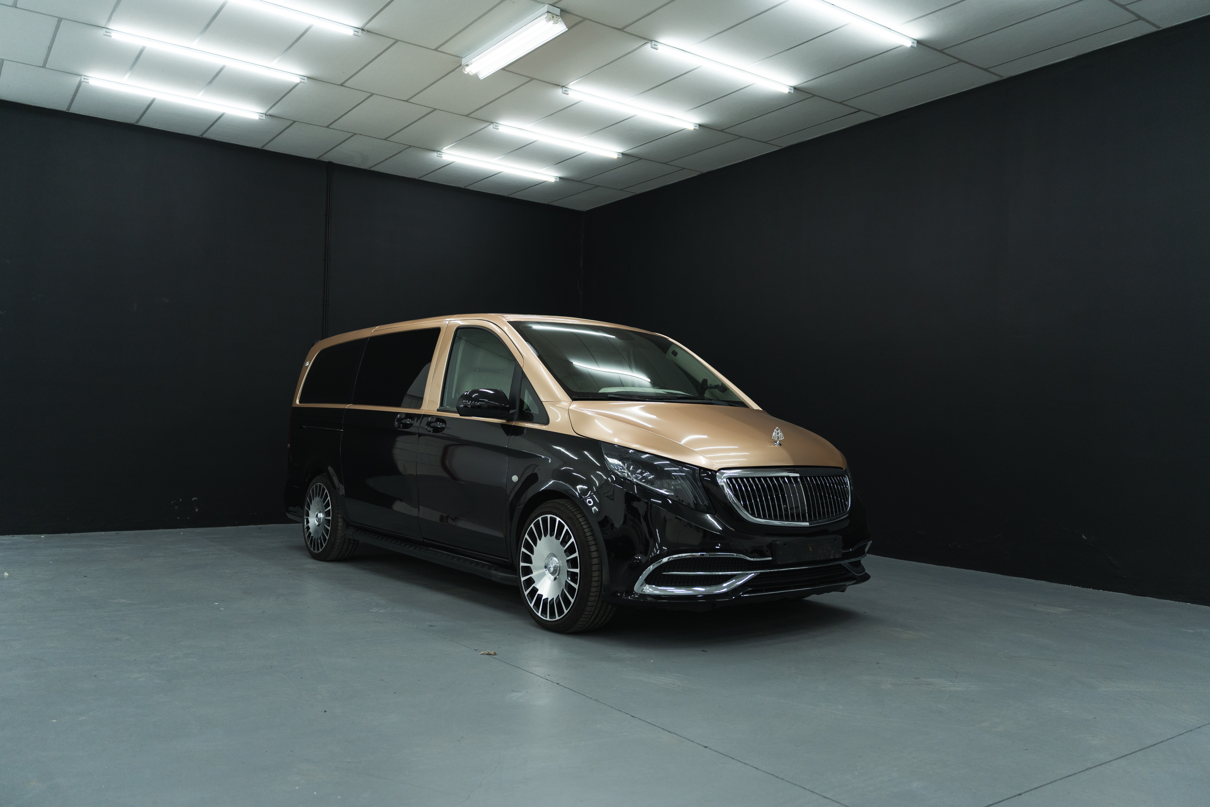Mercedes Benz V250 Maybach Gold